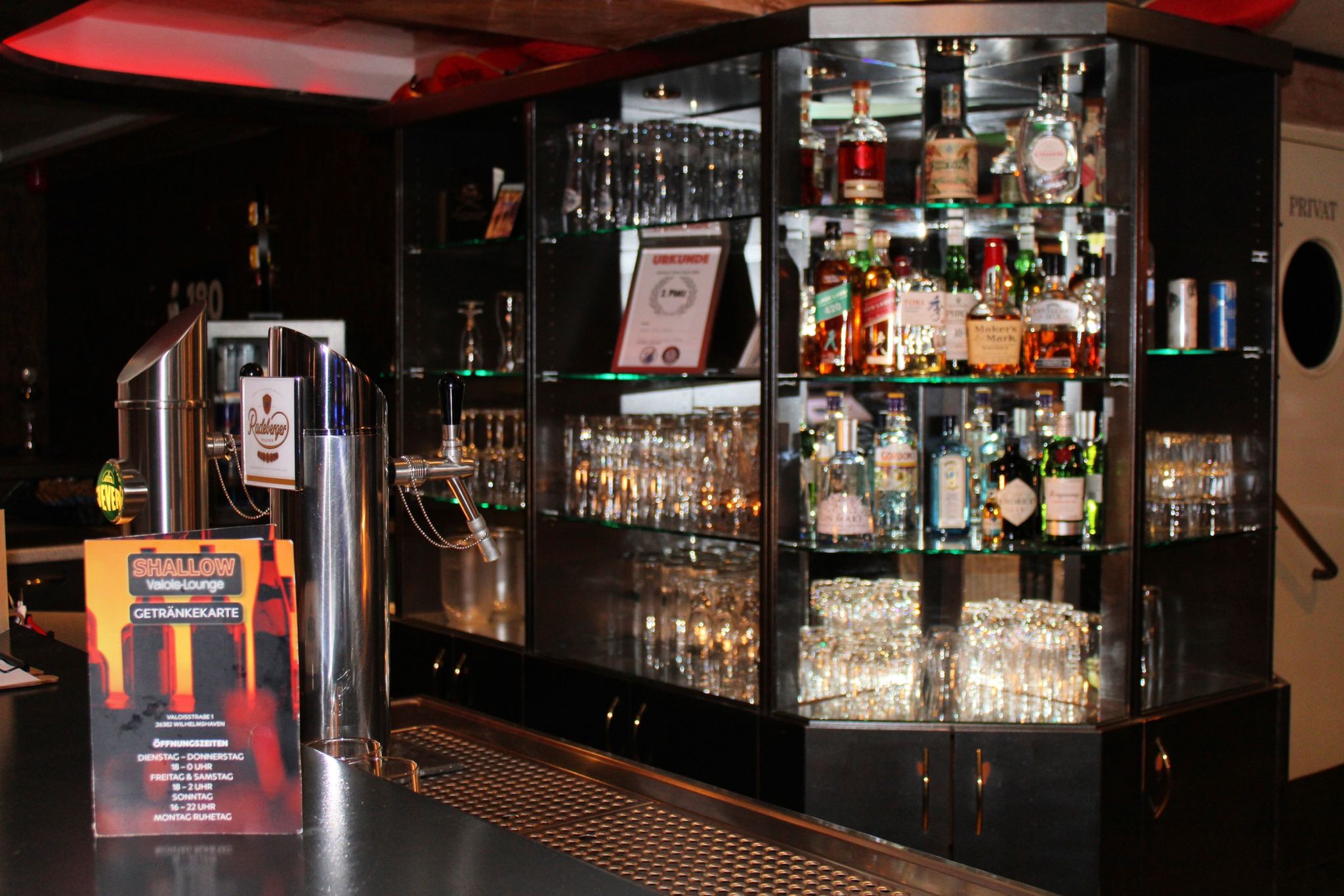 Drinks & Bar